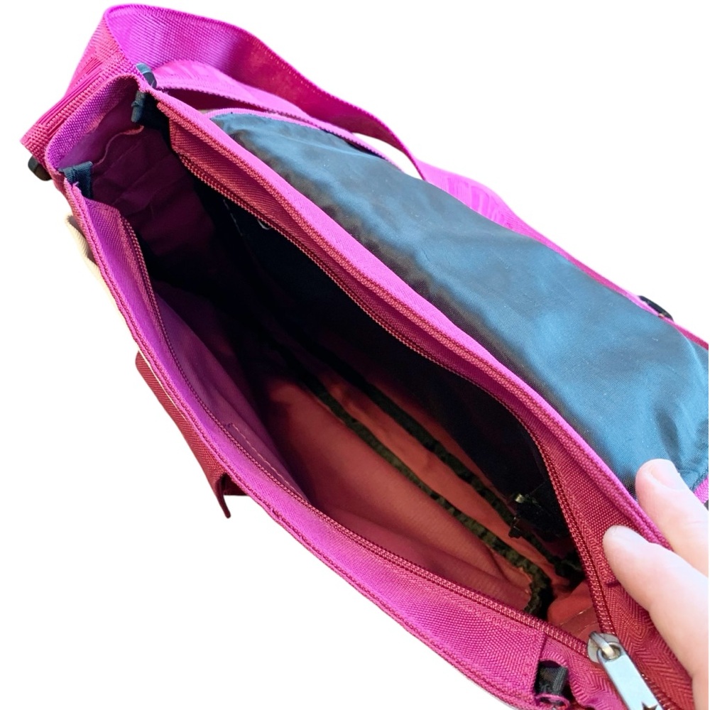 CONVERSE | messenger bag deep pink with extendable shoulder strap - Picture 8 of 12